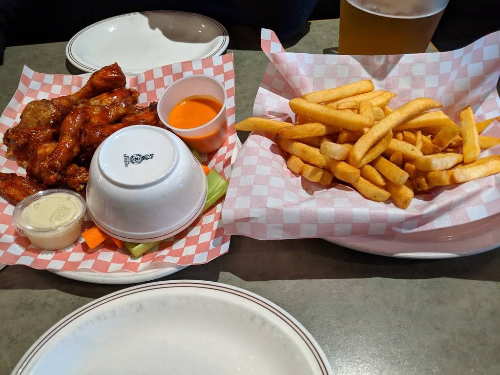 Peter Gs Bar And Grill | restaurant | 1060 Wilson Ave, North York, ON M3K 1G6, Canada | 4166365660 OR +1 416-636-5660