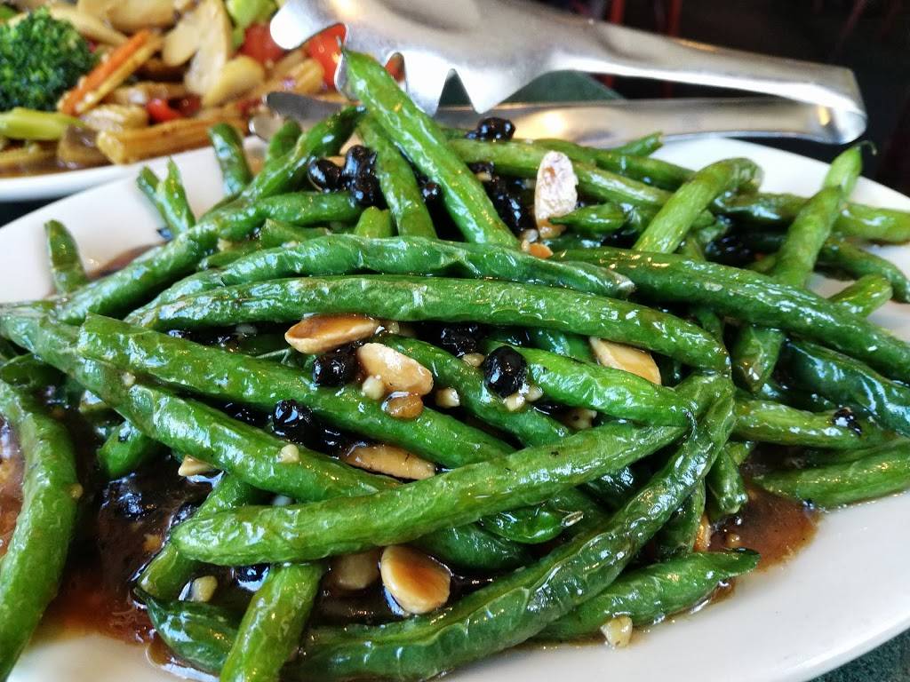 Snappy Dragon | restaurant | 8917 Roosevelt Way NE, Seattle, WA 98115, USA | 2065285575 OR +1 206-528-5575