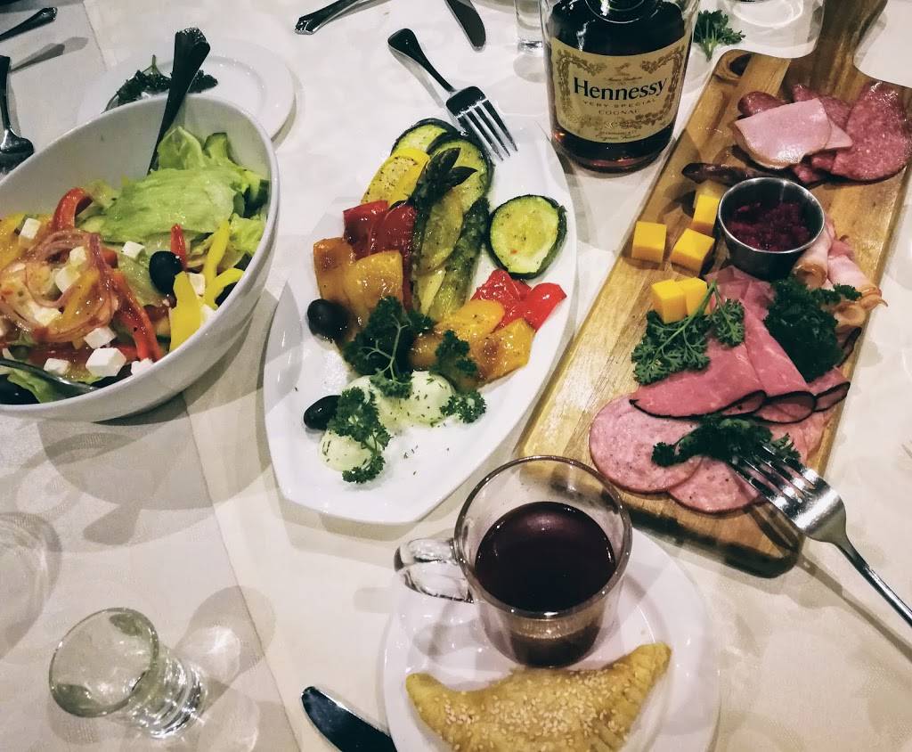 Golden Lion Restaurant & Bar | restaurant | 15 Canmotor Ave, Etobicoke, ON M8Z 4E5, Canada | 4162523456 OR +1 416-252-3456