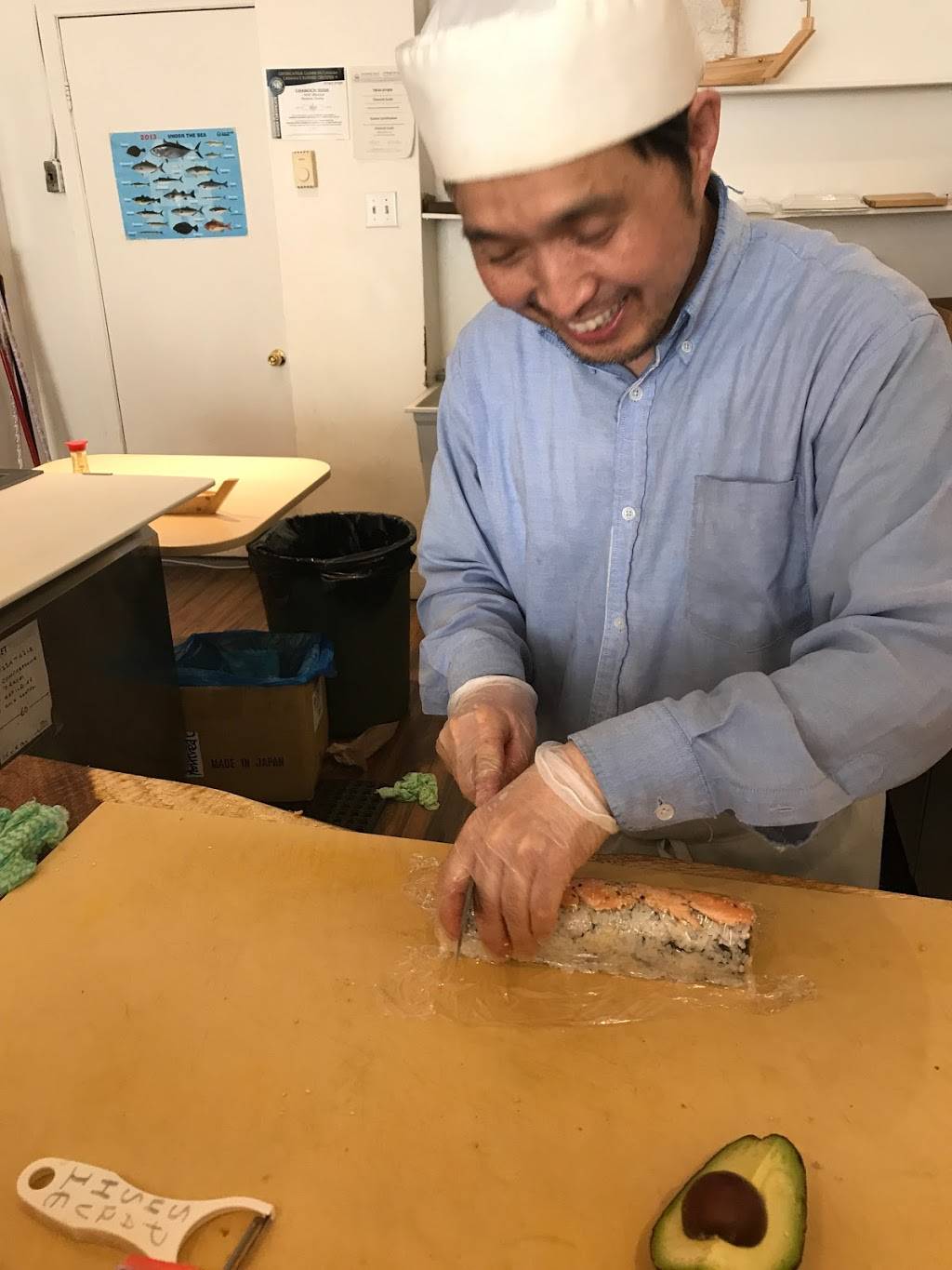 Chanoch Sushi | restaurant | 6947 Av Wilderton, Montréal, QC H3S 2M4, Canada | 5146163879 OR +1 514-616-3879