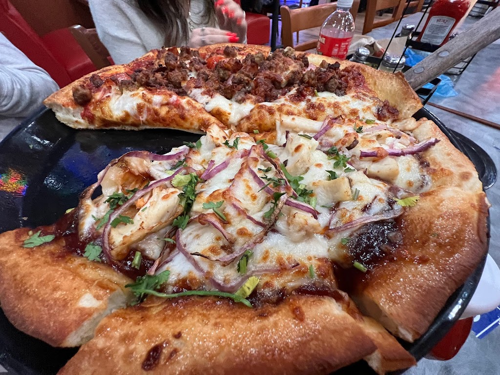 Shakeys Pizza Parlor | meal takeaway | 355 N Escondido Blvd, Escondido, CA 92025, USA | 7607967748 OR +1 760-796-7748