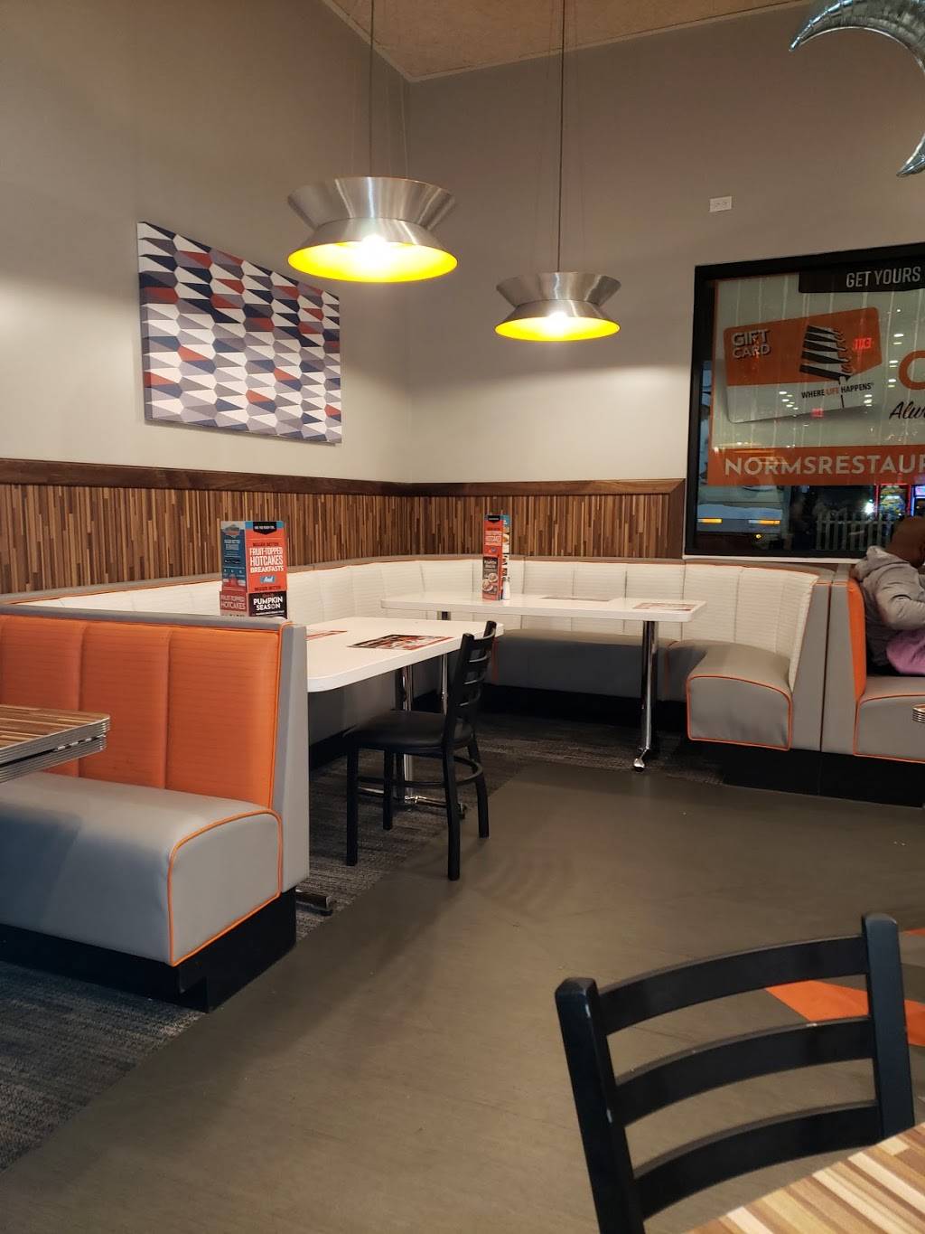 NORMS Restaurant | restaurant | 20420 S Avalon Blvd, Carson, CA 90746, USA | 3236792319 OR +1 323-679-2319