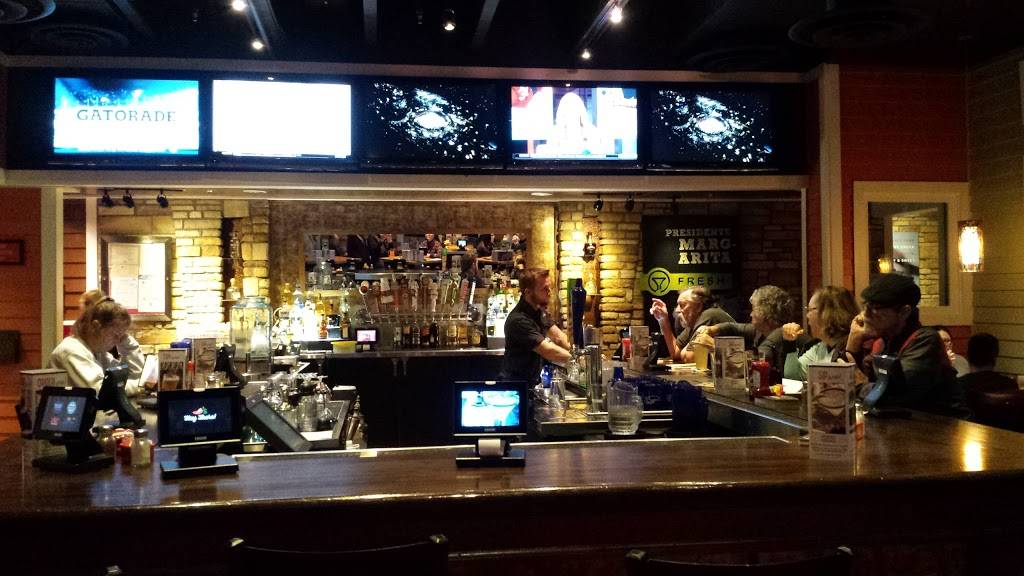 Chilis Grill & Bar | meal takeaway | 34710 N North Valley Pkwy, Phoenix, AZ 85086, USA | 6235804100 OR +1 623-580-4100