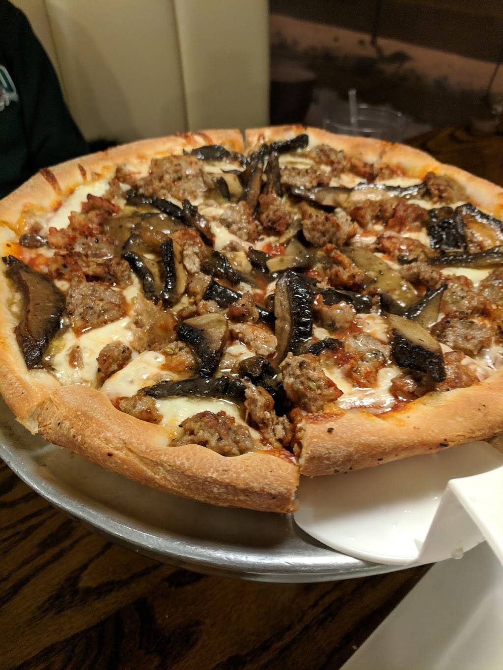 Augies Pizza & Catering | restaurant | 5108, 14084 State Rd, North Royalton, OH 44133, USA | 4402372080 OR +1 440-237-2080