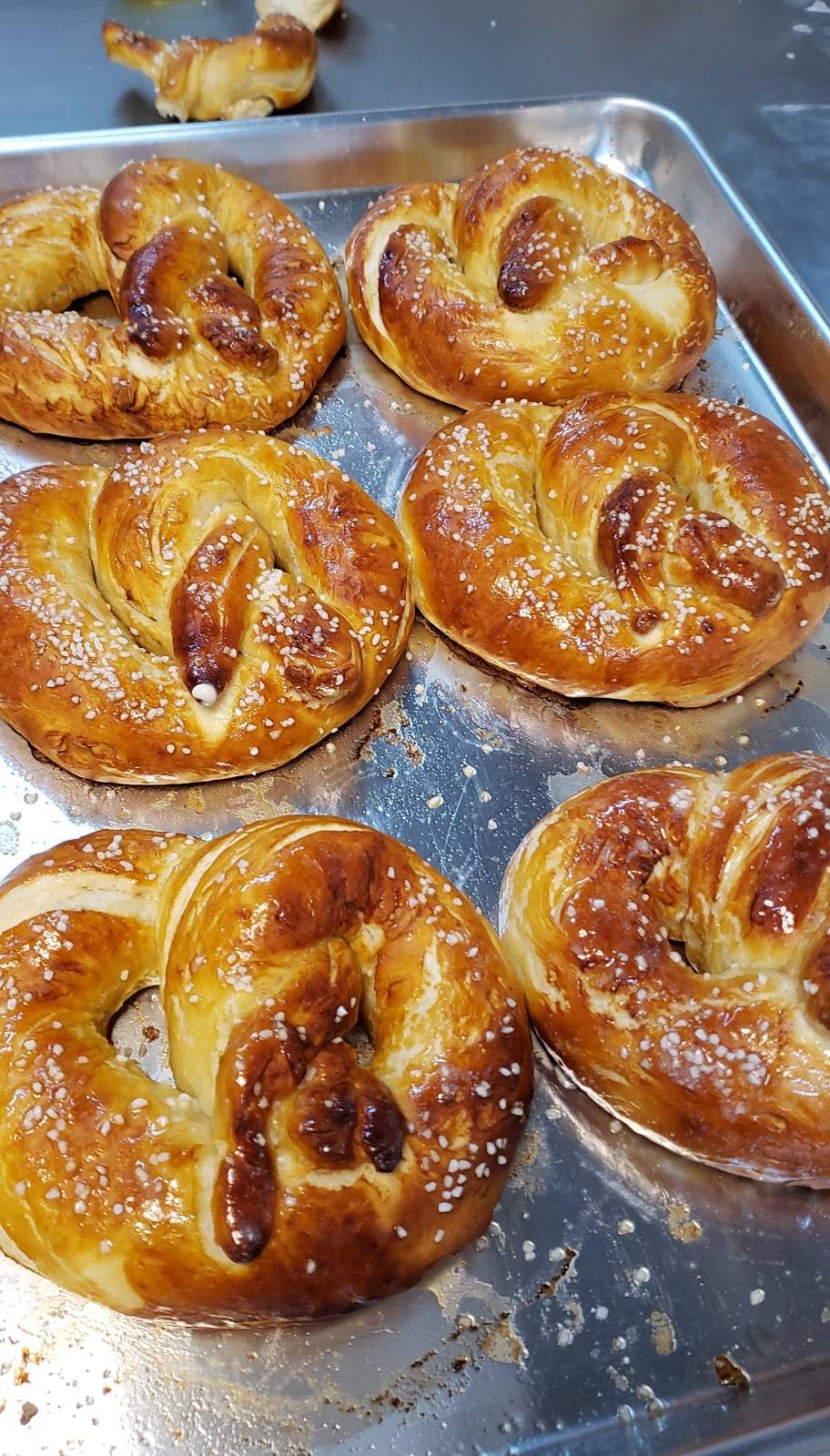 Twistedoughs | restaurant | 6541 Williamsport Pike, Falling Waters, WV 25419, USA | 3019916711 OR +1 301-991-6711