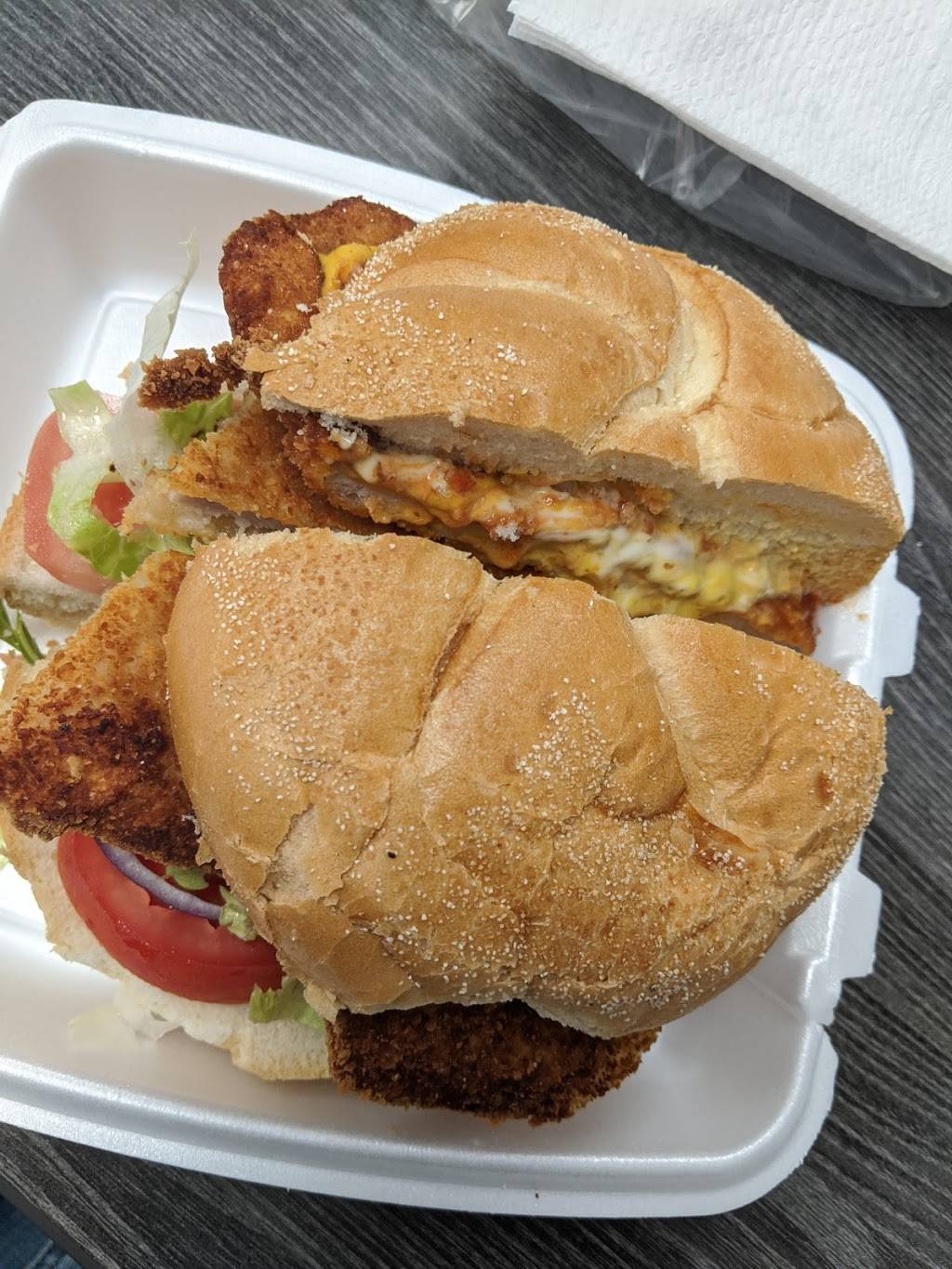 Moms Bistro | restaurant | 146 Citation Dr, Concord, ON L4K 2S8, Canada | 9056600177 OR +1 905-660-0177