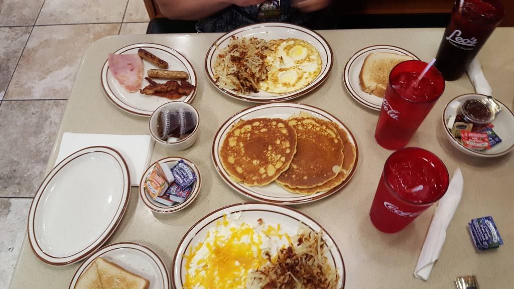 Leos Coney Island | restaurant | 20257 Hall Rd, Macomb, MI 48044, USA | 5862862300 OR +1 586-286-2300