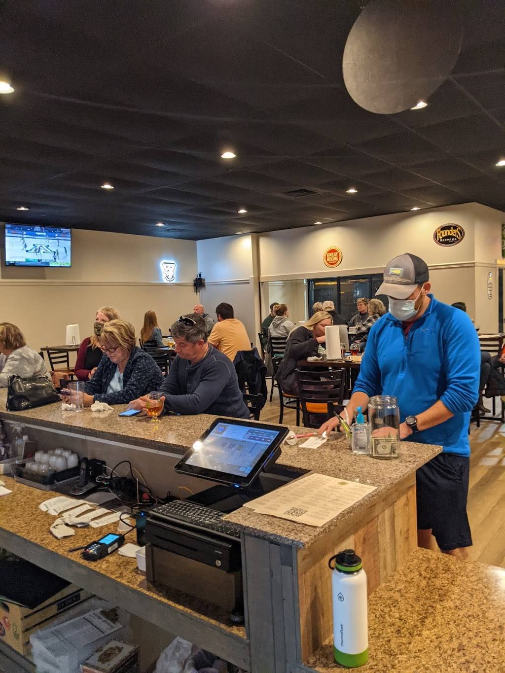 The Social Tap | restaurant | 1475 Pearman Dairy Rd Suite D, Anderson, SC 29625, USA | 8646543575 OR +1 864-654-3575