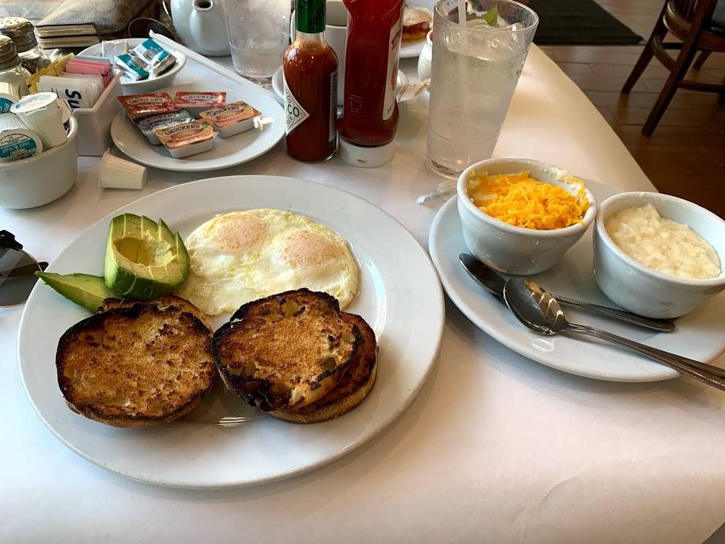 Cafe at the Square | restaurant | 500 St Charles Ave, New Orleans, LA 70130, USA | 5043047831 OR +1 504-304-7831