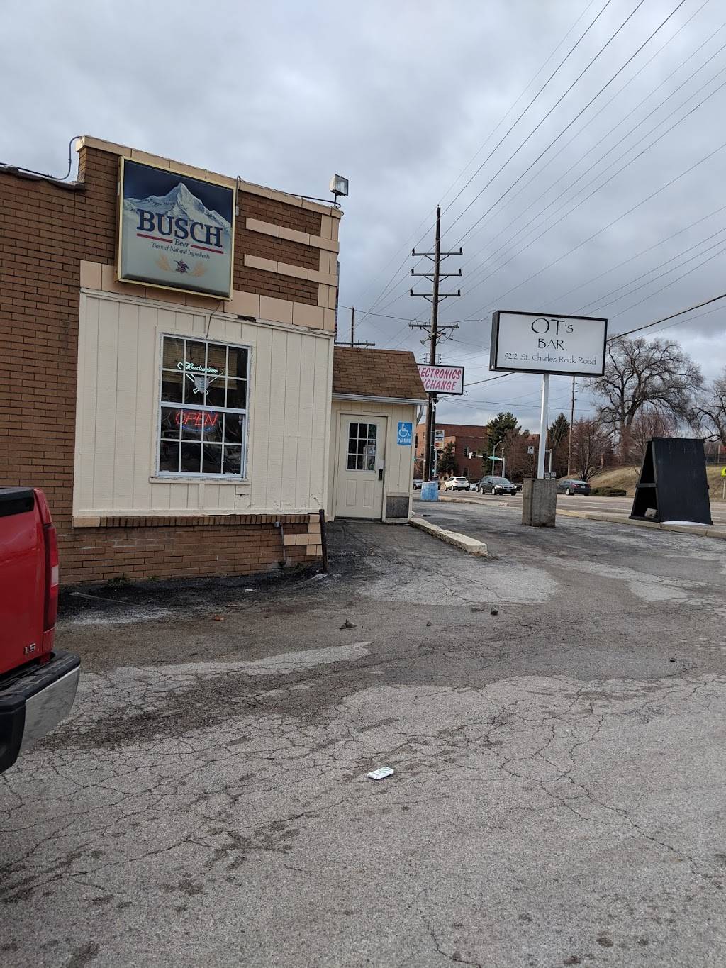 OTs Bar | restaurant | 9212 St Charles Rock Rd, Breckenridge Hills, MO 63114, USA | 3144269993 OR +1 314-426-9993