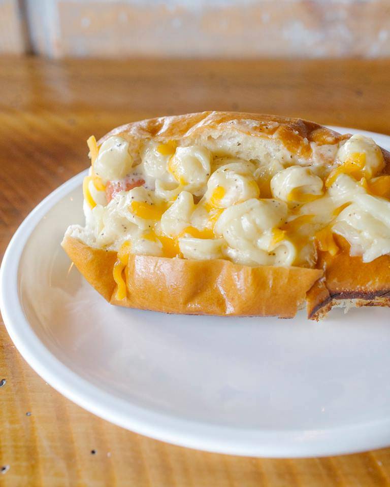 Hot Dog Johnnies | restaurant | 1905 Coastal Highway @, New Orleans St, Dewey Beach, DE 19971, USA | 3022279502 OR +1 302-227-9502