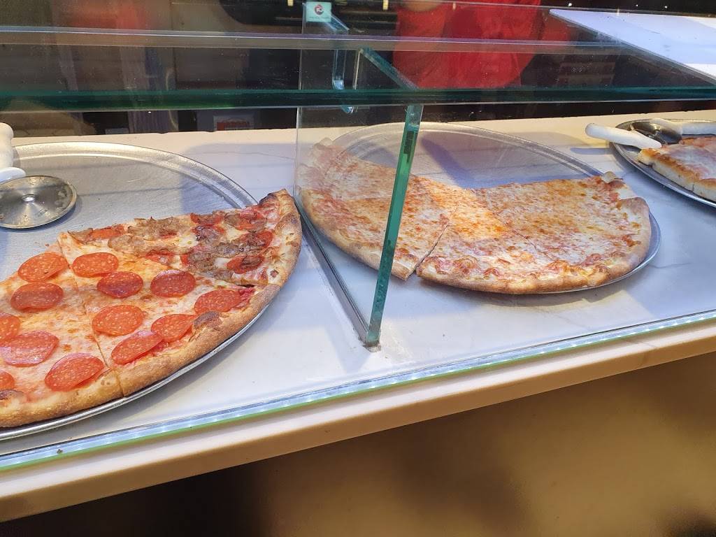 Famous Famiglia | restaurant | 1248 Lexington Ave #2012, New York, NY 10028, USA | 2127377777 OR +1 212-737-7777