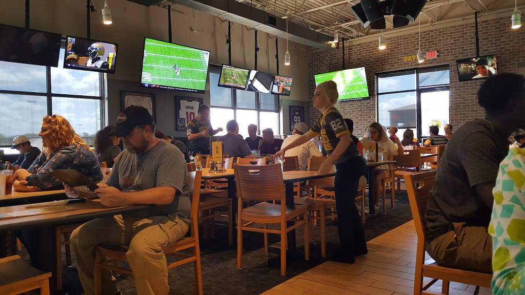 Buffalo Wild Wings | restaurant | 903 University Dr, College Station, TX 77840, USA | 9796918453 OR +1 979-691-8453