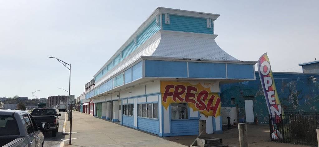 The Window at Paragon Boardwalk | meal takeaway | 197 Nantasket Ave, Hull, MA 02045, USA | 7819250011 OR +1 781-925-0011