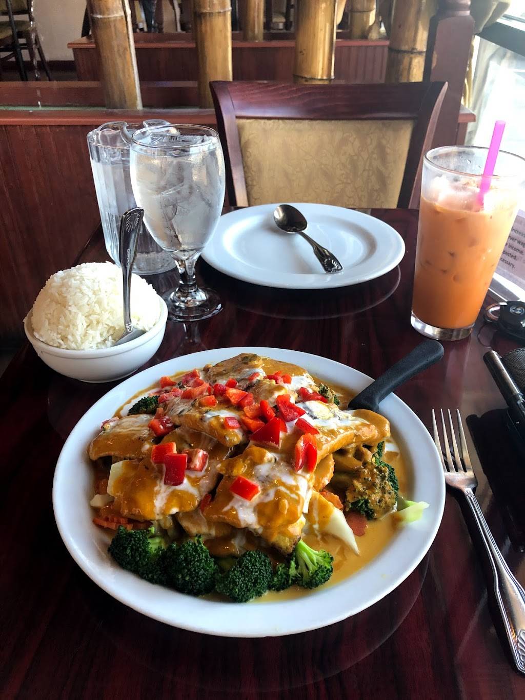 Royal Thai Bistro | restaurant | 2045 Mildred St W, Tacoma, WA 98466, USA | 2535649409 OR +1 253-564-9409