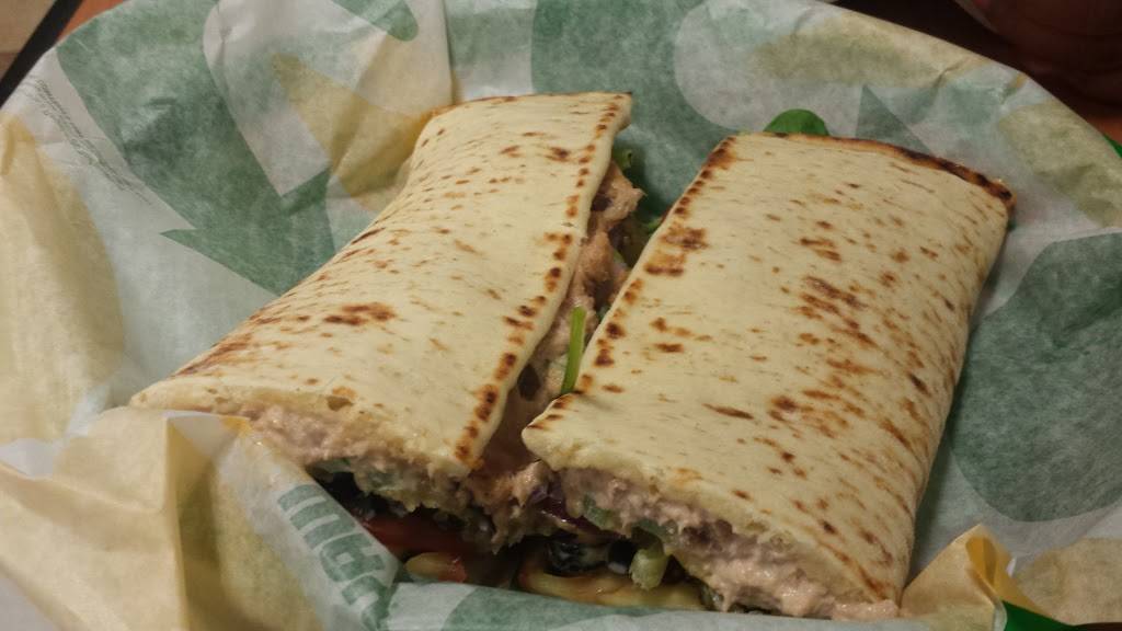 Subway | restaurant | 1941 N Rose Ave #600, Oxnard, CA 93030, USA | 8059810635 OR +1 805-981-0635