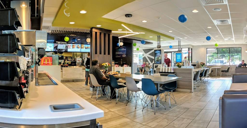 McDonalds | cafe | 345 East Central Street, Franklin, MA 02038, USA | 5085289816 OR +1 508-528-9816