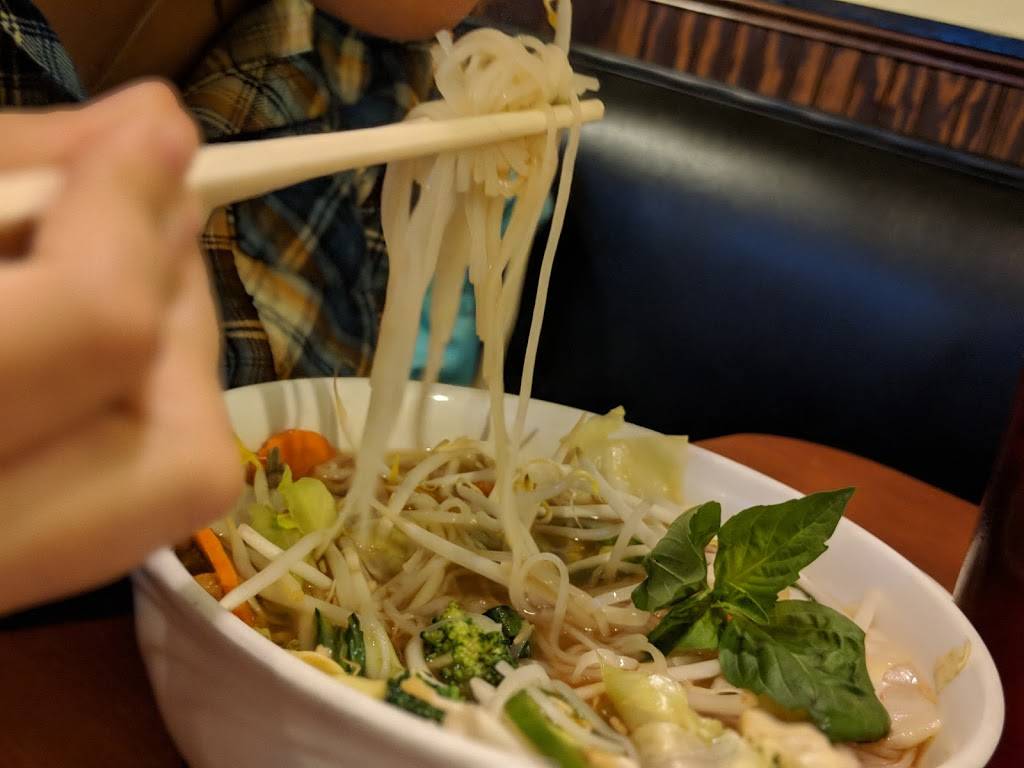 Pho OK Noodle Soup and Grill | restaurant | 890 S Monaco Pkwy, Denver, CO 80224, USA | 7203289589 OR +1 720-328-9589