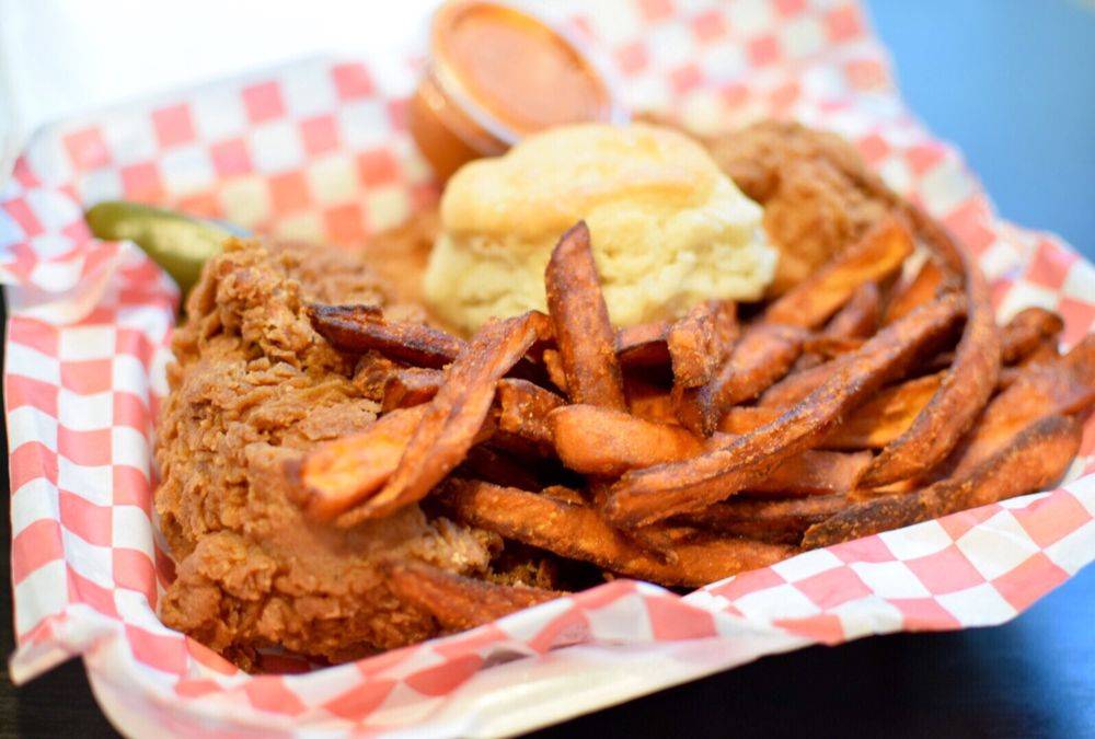 Mikes Chicken | restaurant | 2403, 4234 Maple Ave, Dallas, TX 75219, USA | 2144437822 OR +1 214-443-7822