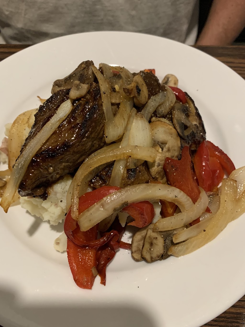 Cjs Bar & Grille | restaurant | 25 Summer St, Plymouth, MA 02360, USA | 5087477405 OR +1 508-747-7405