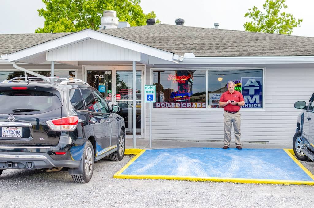 Salvos Seafood | restaurant | 7742 LA-23, Belle Chasse, LA 70037, USA | 5043937303 OR +1 504-393-7303