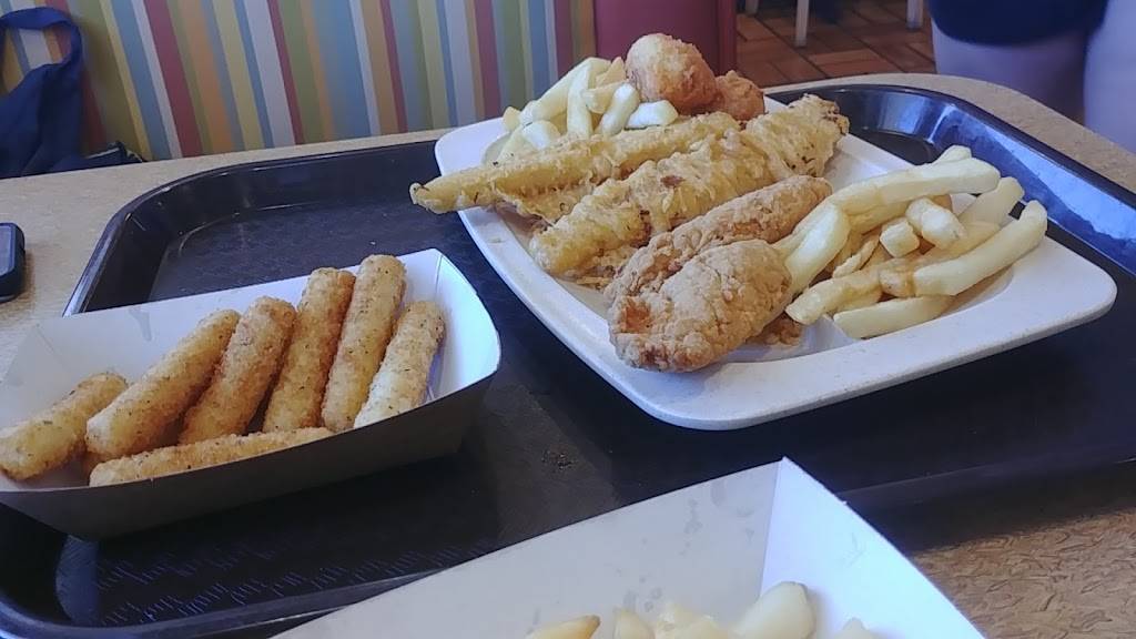 Captain Ds | restaurant | 1665 Sycamore View Rd, Memphis, TN 38134, USA | 9013804355 OR +1 901-380-4355