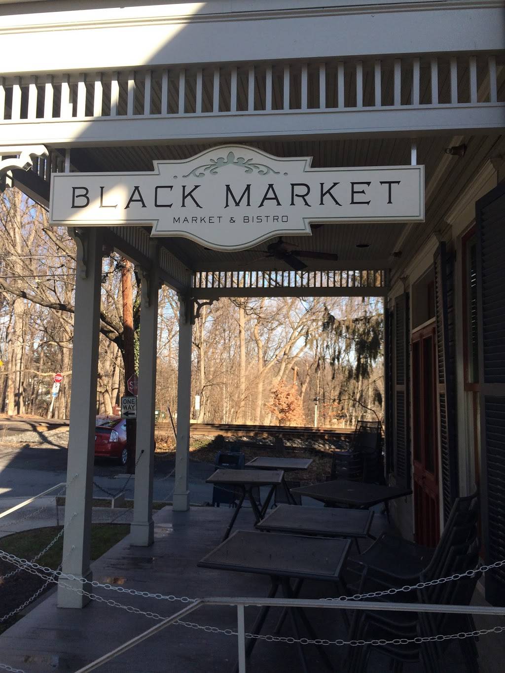 Black Market Bistro | restaurant | 4600 Waverly Ave, Garrett Park, MD 20896, USA | 3019333000 OR +1 301-933-3000