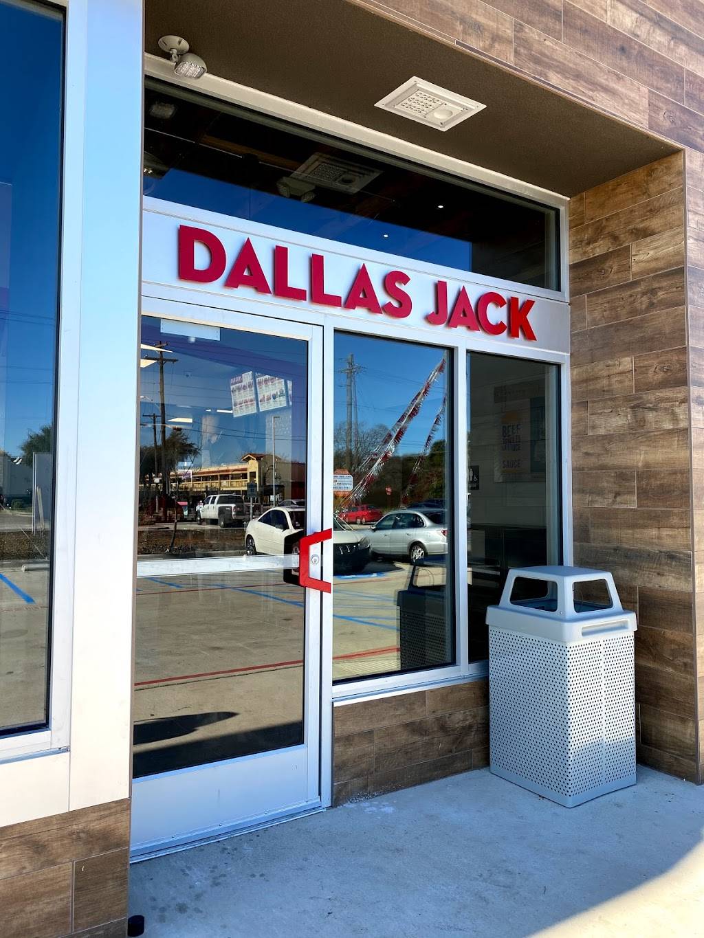 Jack in the Box | restaurant | 5757 N Jim Miller Rd, Dallas, TX 75228, USA | 2149573704 OR +1 214-957-3704