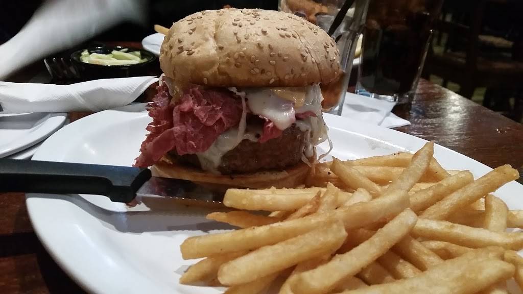 Irish Tavern | restaurant | 4703 Elizabeth Lake Rd, Waterford Twp, MI 48327, USA | 2486839056 OR +1 248-683-9056