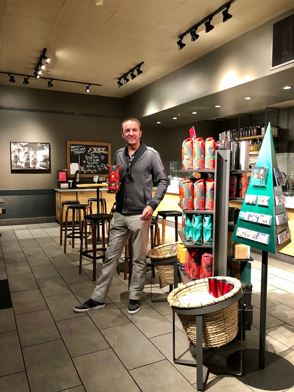 Starbucks | cafe | 6365 S Rainbow Blvd #100, Las Vegas, NV 89118, USA | 7022203953 OR +1 702-220-3953