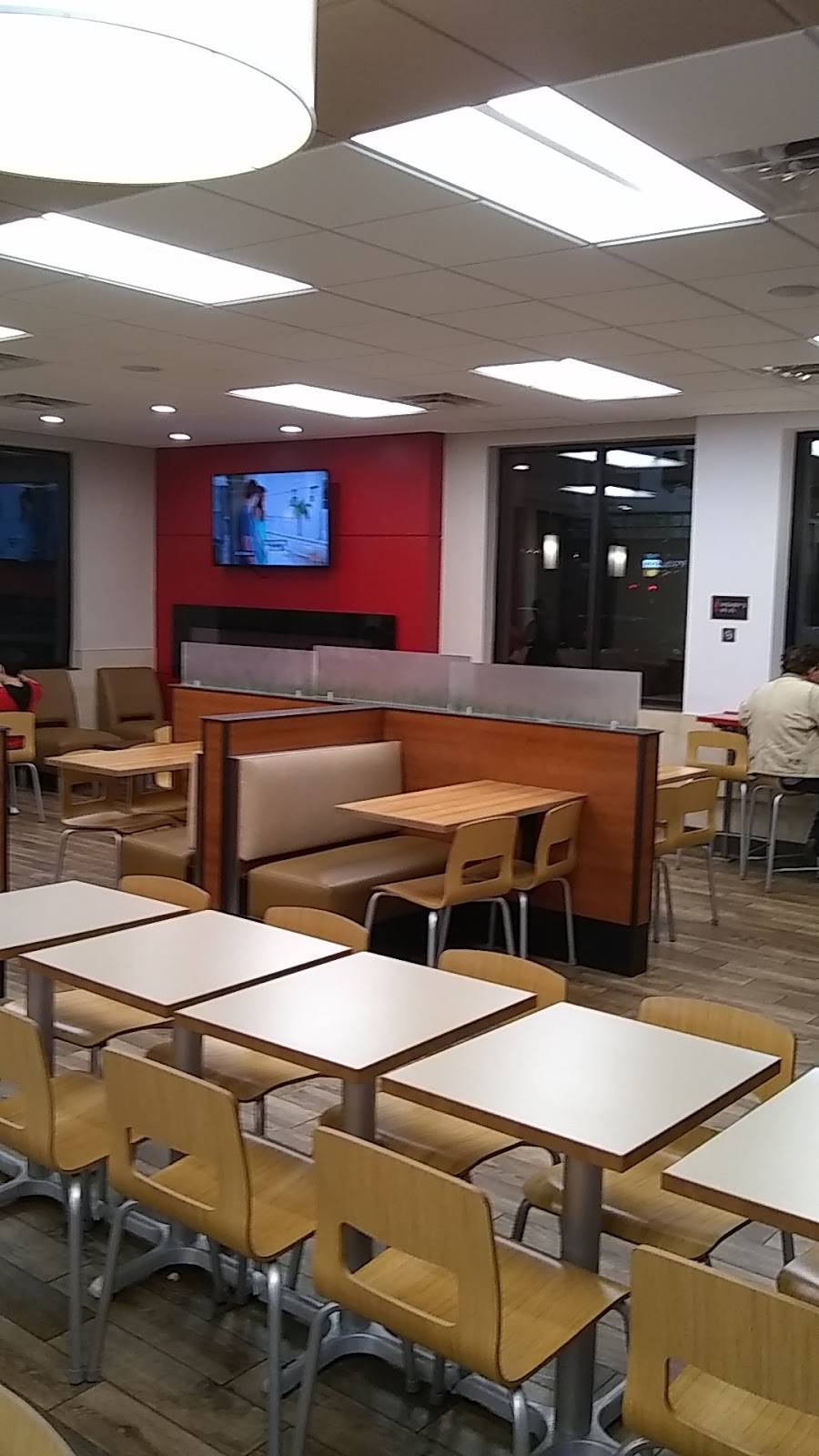 Wendys | restaurant | 910 Wolcott St, Waterbury, CT 06705, USA | 2035730163 OR +1 203-573-0163
