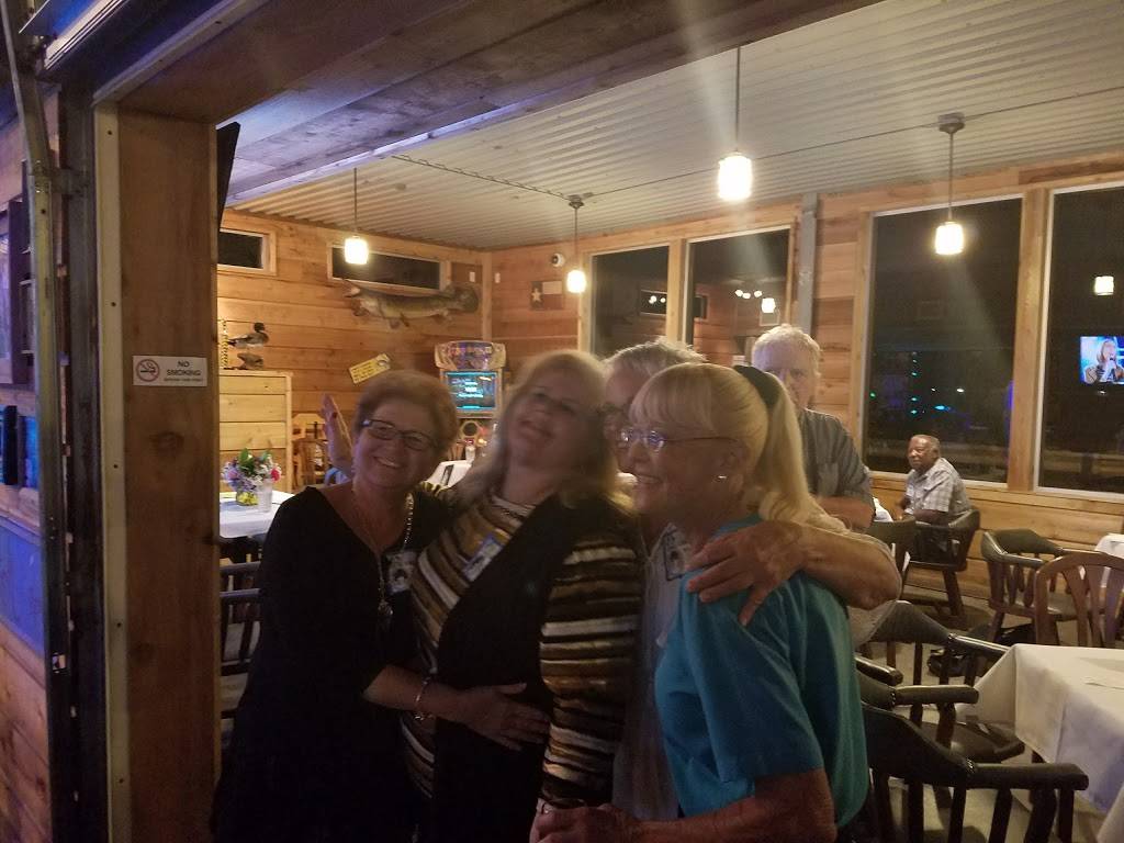 Poor Mans Country Club | restaurant | 1009 Business Hwy 35 N, Rockport, TX 78382, USA | 3617297667 OR +1 361-729-7667