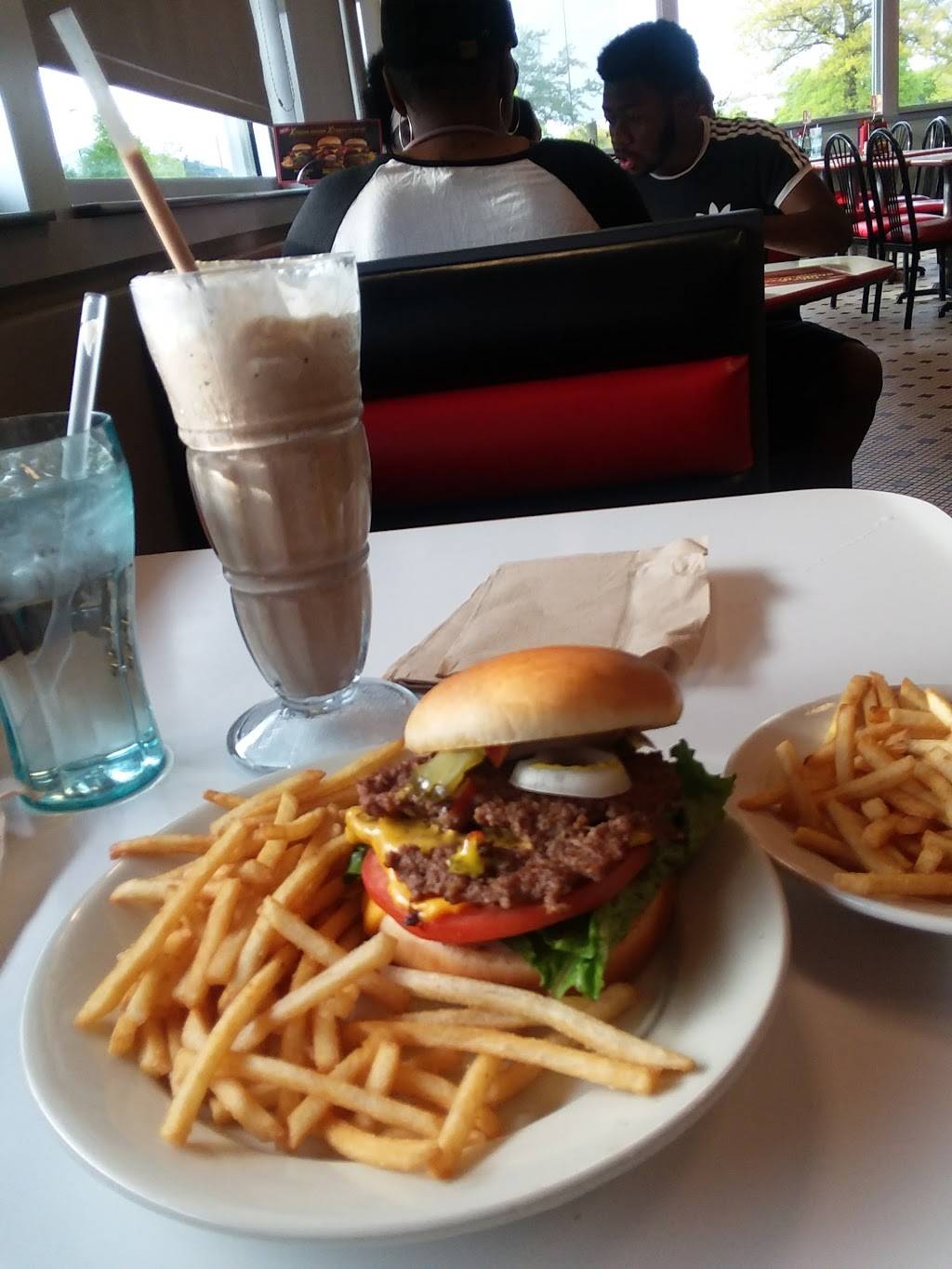 Steak n Shake | restaurant | 4120 Ellsworth Rd, Ypsilanti, MI 48197, USA | 7345284006 OR +1 734-528-4006