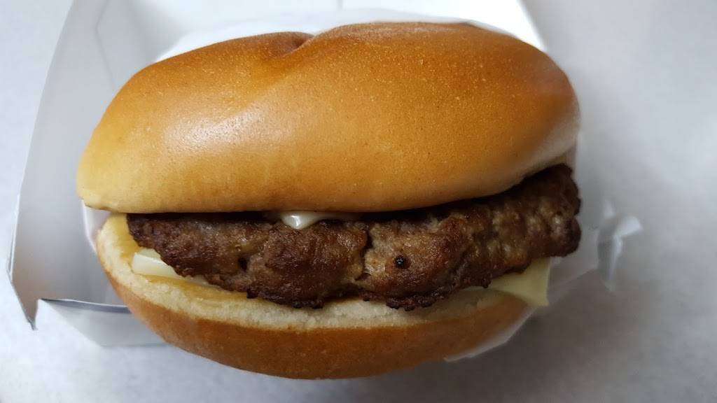 Hardees | restaurant | 401 E Sangamon St, Petersburg, IL 62675, USA | 2176324160 OR +1 217-632-4160