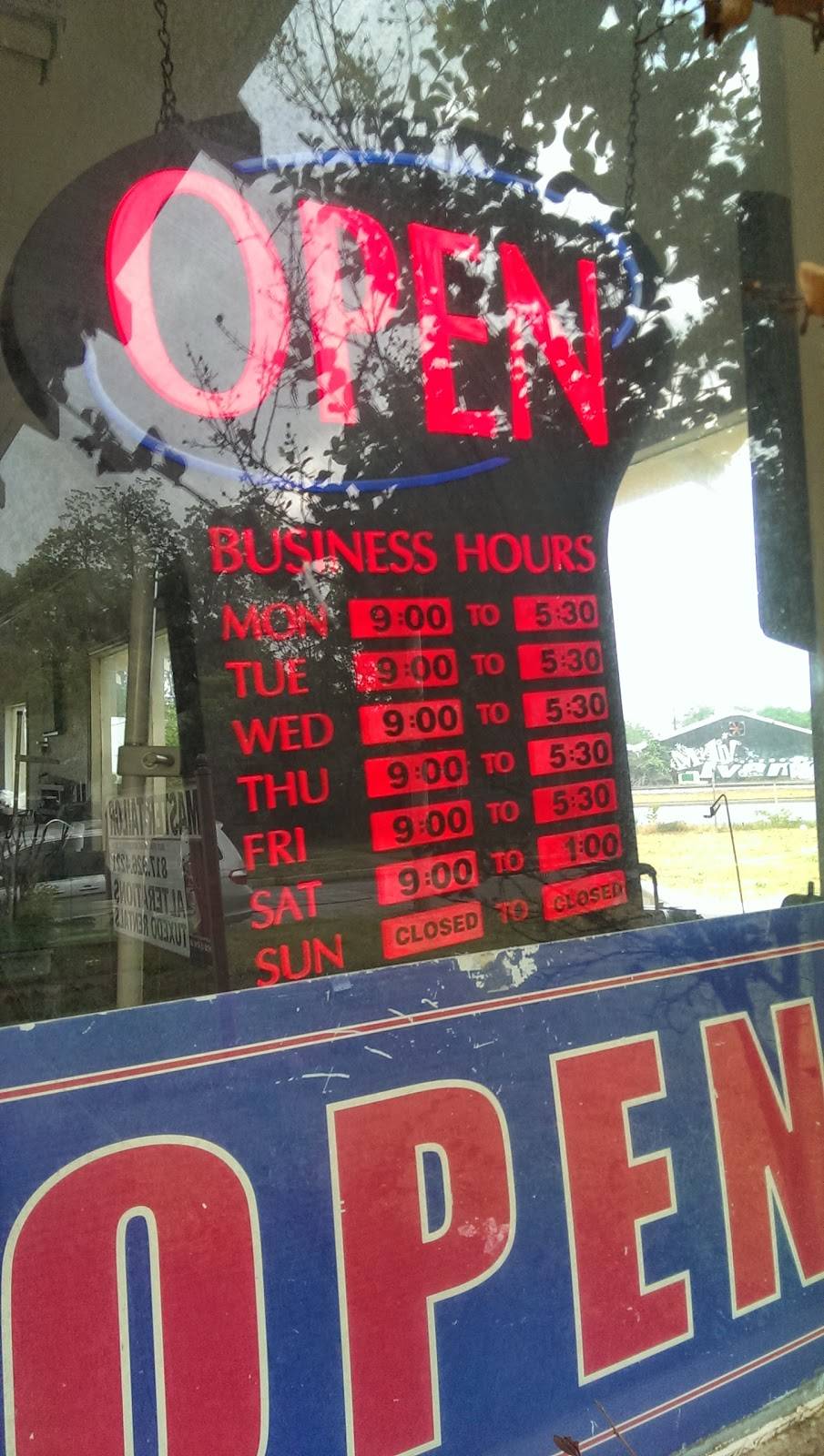 Sonic Drive-In | restaurant | 1800 W Berry St, Fort Worth, TX 76110, USA | 8179209767 OR +1 817-920-9767