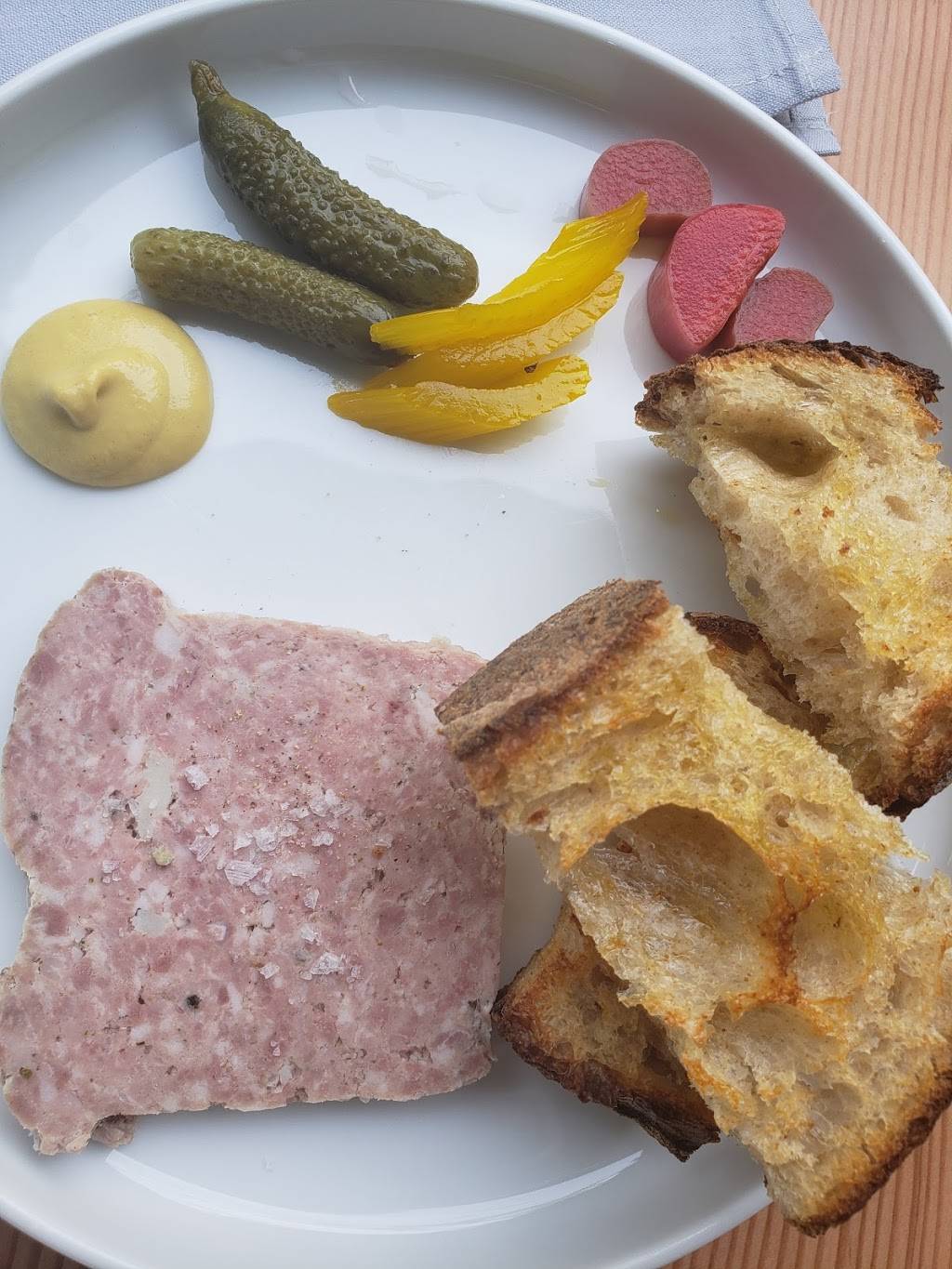 Bar West | restaurant | 1221 NW 21st Ave, Portland, OR 97209, USA | 5032082852 OR +1 503-208-2852