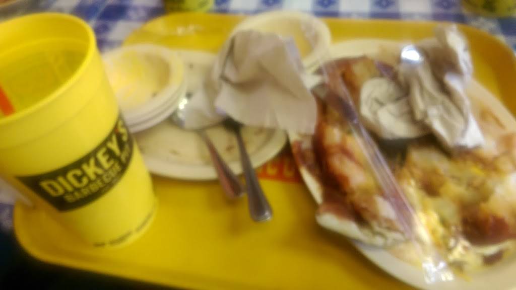 Dickeys Barbecue Pit | restaurant | 3254 Irving Blvd, Dallas, TX 75247, USA | 2146385123 OR +1 214-638-5123
