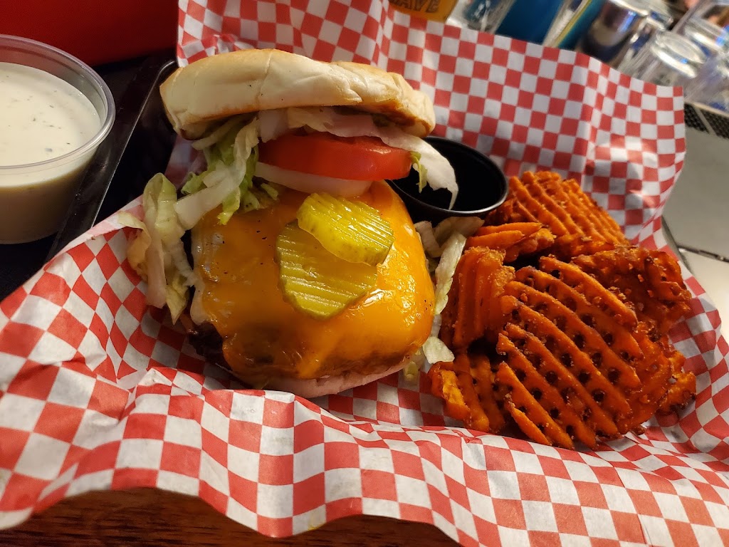 The Drinkery Bar & Grill | restaurant | 3012 N 102nd St, Omaha, NE 68134, USA | 4025729400 OR +1 402-572-9400