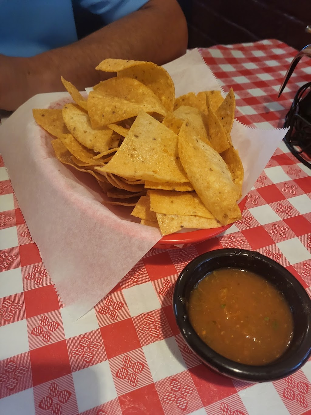 Cocina Caliente | restaurant | 1000 E Rawson Ave, Oak Creek, WI 53154, USA | 4143015222 OR +1 414-301-5222