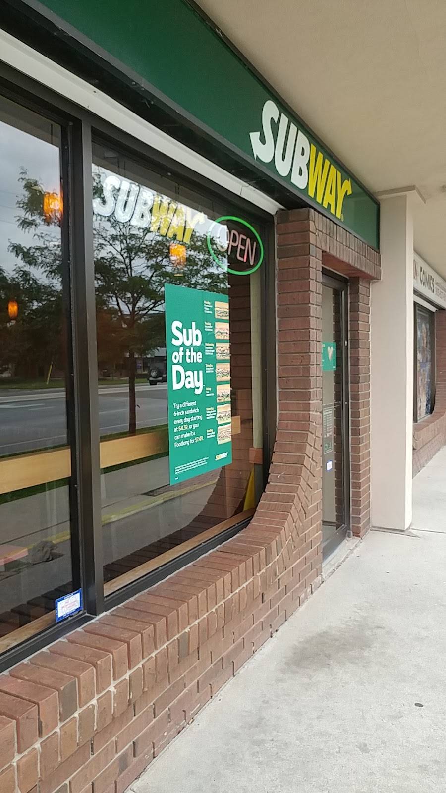 Subway | restaurant | Roseland Square, 2450 New St, Burlington, ON L7R 1J6, Canada | 9056311331 OR +1 905-631-1331