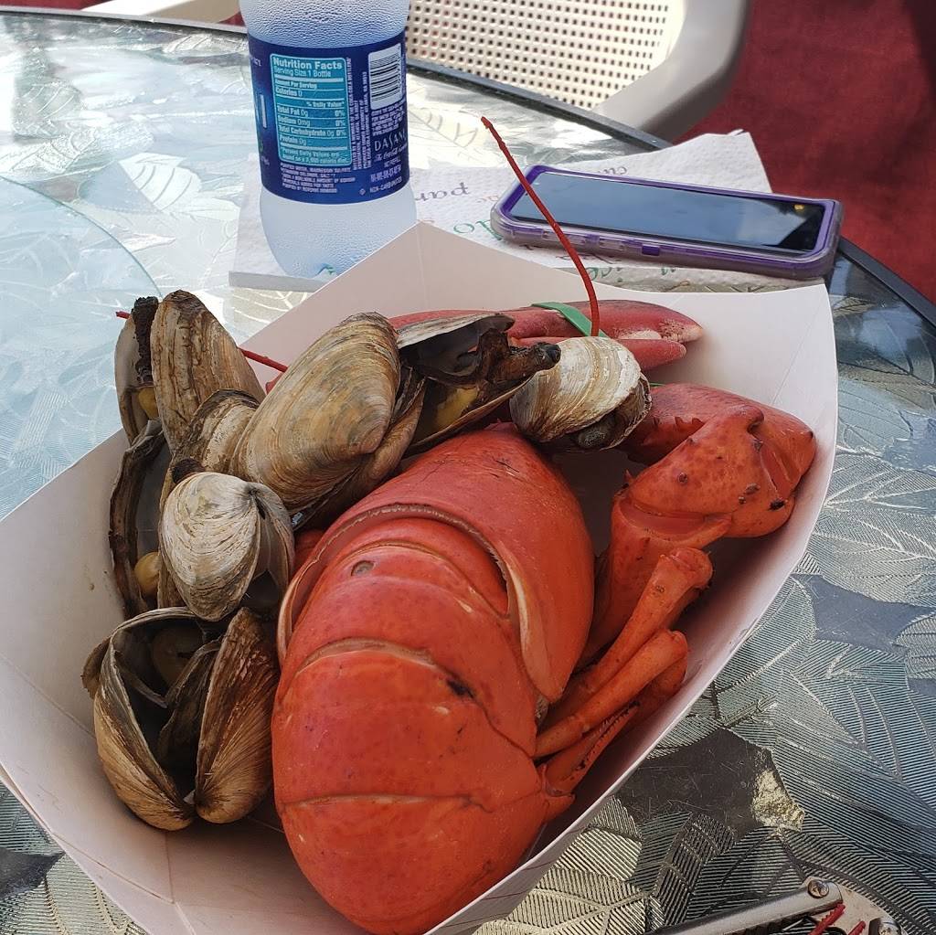 Morrisons Lobsters | restaurant | 11 Badgers Island W, Kittery, ME 03904, USA | 2074392501 OR +1 207-439-2501