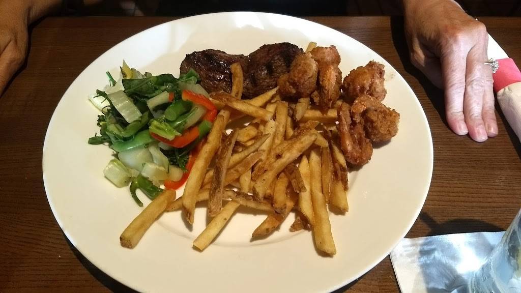 TGI Fridays | restaurant | 1200 S Dixie Hwy, Coral Gables, FL 33146, USA | 3056687808 OR +1 305-668-7808