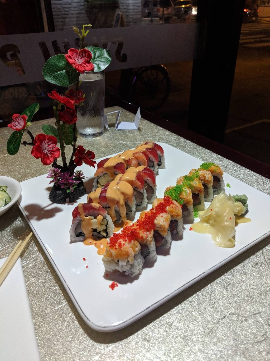 Sushi Planet | restaurant | 624 S 3rd St, Philadelphia, PA 19147, USA | 2159225000 OR +1 215-922-5000
