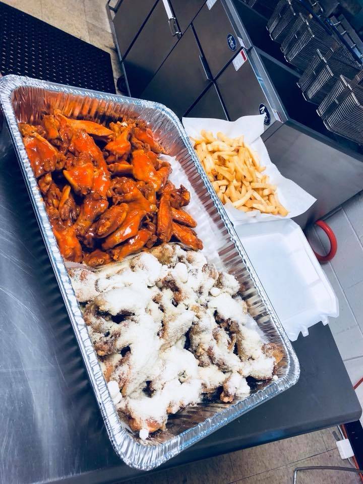 Deluxe Wingz | meal takeaway | 3869 Astrozon Blvd, Colorado Springs, CO 80916, USA | 7193921158 OR +1 719-392-1158