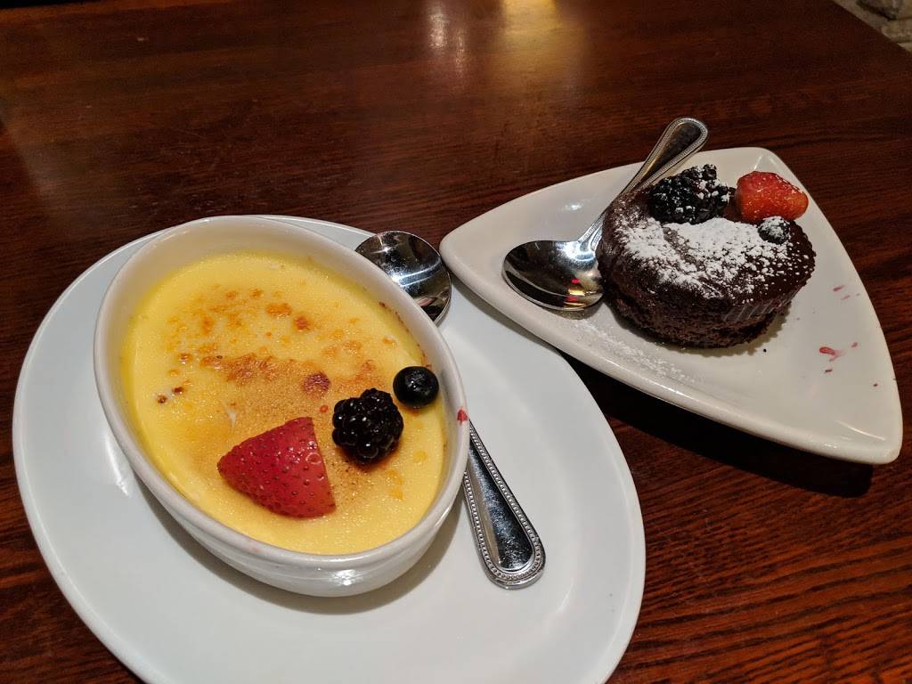 Houlihans | restaurant | 2 Southpark Center, Strongsville, OH 44136, USA | 4405729090 OR +1 440-572-9090