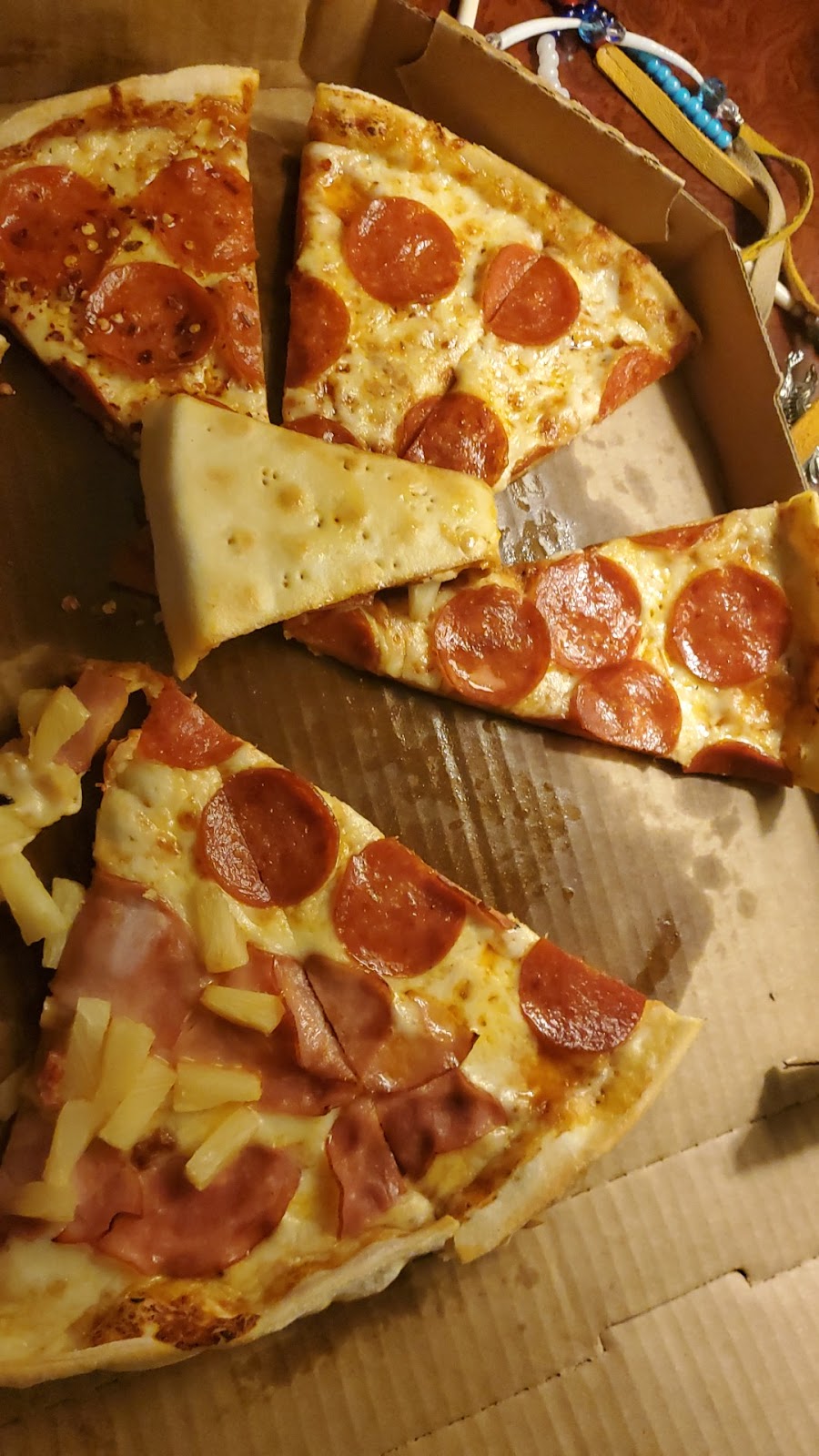 Round Table Pizza | restaurant | 1043 W 4th St, Winnemucca, NV 89445, USA | 7756210077 OR +1 775-621-0077