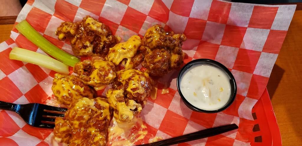 Broneys Alumni Grill | restaurant | 7 W Carpenter St, Athens, OH 45701, USA | 7405925900 OR +1 740-592-5900