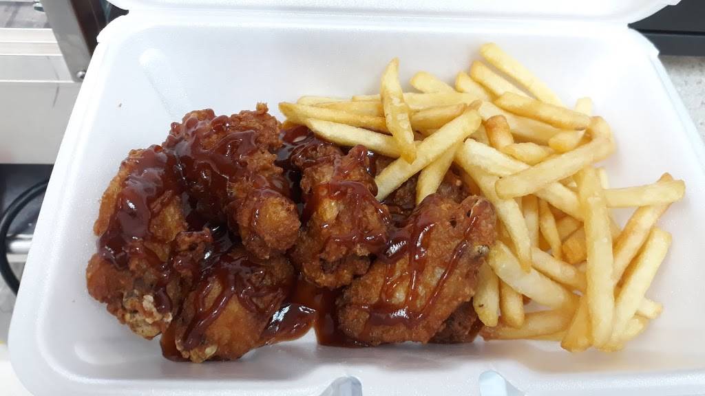 Crunchy Fried Chicken and Pizza | restaurant | 30 Fort Pleasant Ave, Springfield, MA 01108, USA | 4137333330 OR +1 413-733-3330