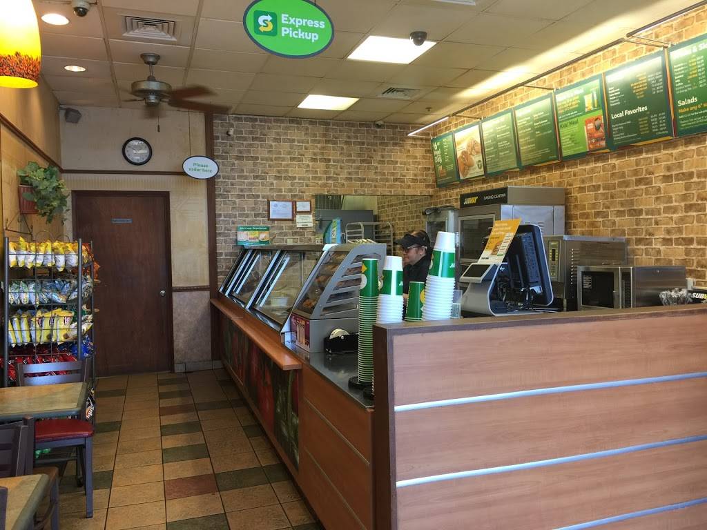 Subway | meal takeaway | 1620 N School St Space J-3A, Honolulu, HI 96817, USA | 8088419100 OR +1 808-841-9100