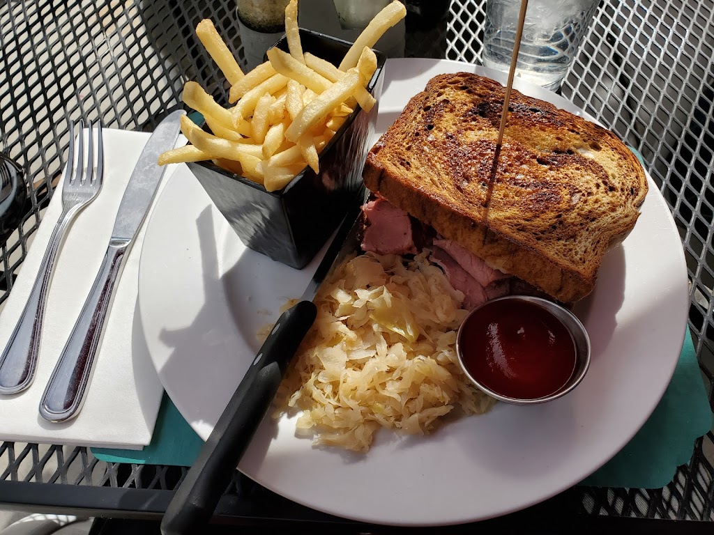 Nichols West | restaurant | 22525 AZ-71, Congress, AZ 85332, USA | 9284270235 OR +1 928-427-0235